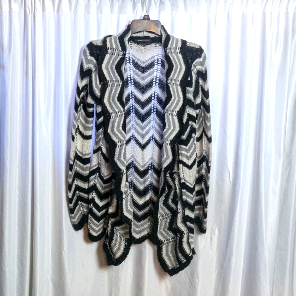 BCBGMaxAzria Chevron Patterned Black and White Sweater